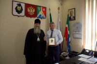 Владыка Артемий поздравил главу Хабаровского района с 60-летием