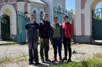 Воспитанники школы-интерната помогли в благоустройстве монастыря