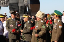 Торжественная церемония возложения венков к мемориалу воинов, павших в боях Второй мировой войны на площади Славы. 2 сентября 2011г.